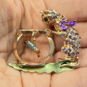 Fish Brooch Gold Tone Moving Fish Bowl Rhinestone Pin – approx 1.75”